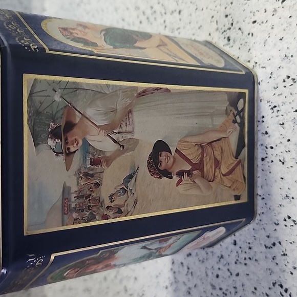 Vintage Coca Cola Tin Can 1995 The Drink of the Year" Advertisement Collection - Picture 6 of 7